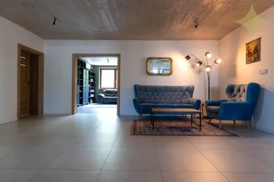 Na predaj dom, 708 m², Topoľčianky