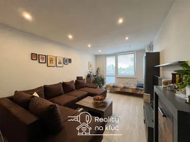 Na predaj 2-izbový byt, 64 m², Nové Zámky, Komárňanská