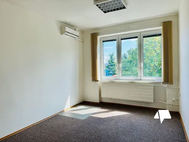 Kiadó objektumok, Nitra · €190
