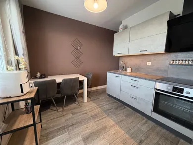 Na prenájom 2-izbový byt, 66 m², Levice, Kyjevská