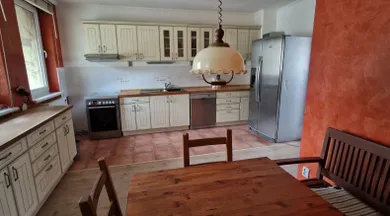 Byty na prenájom 4-izbový, Bratislava-Staré Mesto · €1 400