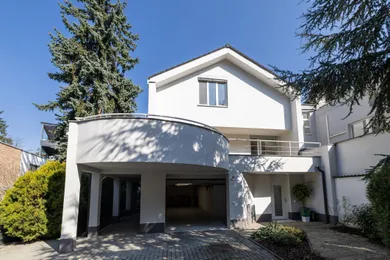 Domy na sprzedaż, Bratislava-Staré Mesto · €1 190 000