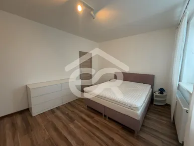 Na prenájom 2-izbový byt, 62 m², Nové Zámky, Nábrežná