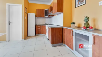 Na prenájom 2-izbový byt, 73 m², Bratislava-Staré Mesto, Dunajská