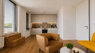 Na predaj 2-izbový byt, 55 m², Bratislava-Nové Mesto, Sliačska