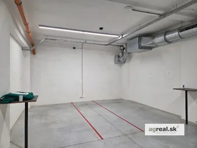 Na prenájom komerčné, 840 m², Bratislava-Nové Mesto, Opavská