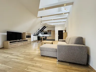 Квартиры в аренду, 3-комнатные, Žilina · €730