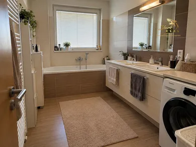 Na predaj 3-izbový byt, 90 m², Piešťany, Nálepkova