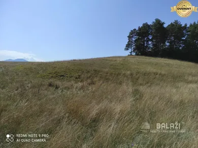 Na predaj pozemok, Valča