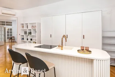 Na prenájom 2-izbový byt, 102 m², Bratislava-Staré Mesto, Kozia