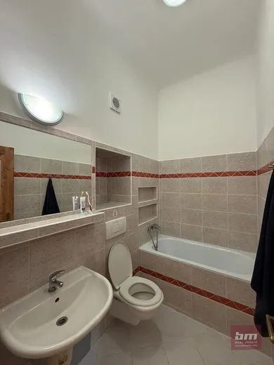Na prenájom 2-izbový byt, 43 m², Bratislava-Staré Mesto, Štefanovičova