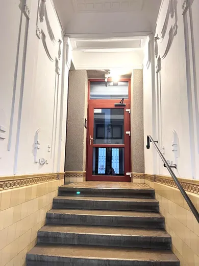 Na prenájom komerčné, 45 m², Bratislava-Staré Mesto, Námestie 1. mája