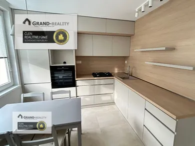 Mieszkania na wynajem, 3-pokojowe, Skalica · €620