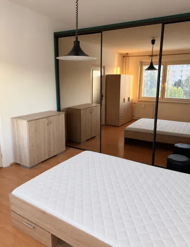 Na prenájom 2-izbový byt, 62 m², Žilina, Piešťanská