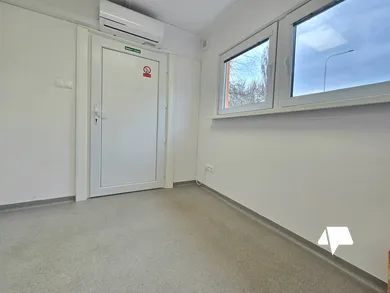 Lokale komercyjne na wynajem, Nitra · €250
