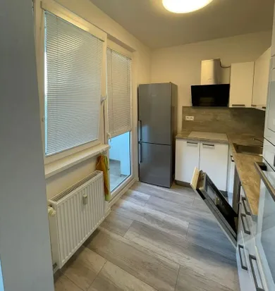 Na prenájom 2-izbový byt, 51 m², Bratislava-Ružinov, Hraničná