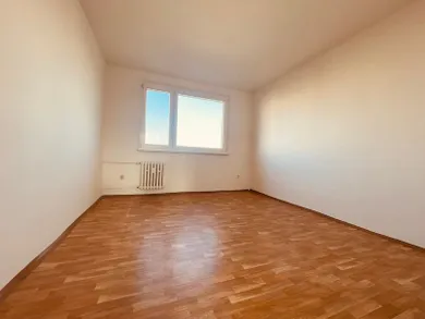 Na predaj 4-izbový byt, 75 m², Bratislava-Dúbravka, Nejedlého