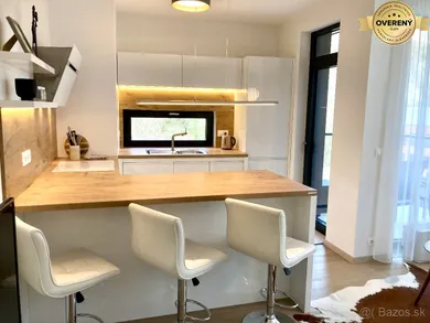 Na prenájom 2-izbový byt, 58 m², Bratislava-Staré Mesto, Žižkova