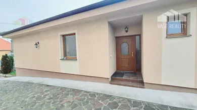 Na prenájom 4-izbový dom, 108 m², Moravany nad Váhom, Vážska