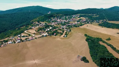 Na predaj pozemok, 968 m², Podhradie