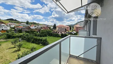 Na predaj 2-izbový byt, 53 m², Valaská, Hronská