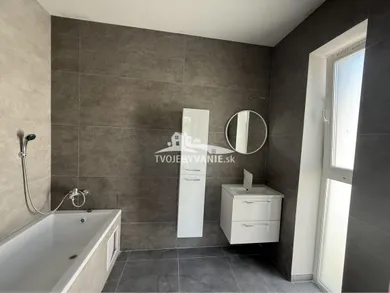 Na predaj 3-izbový dom, 165 m², Štôla