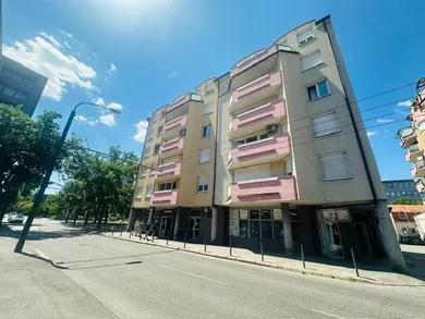 Byty na prenájom 2-izbový, Bratislava-Staré Mesto · €800