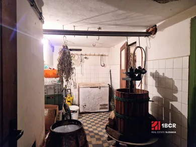 Na predaj 5-izbový dom, 145 m², Svätý Jur, Podhradie