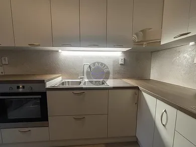 Na predaj 3-izbový byt, 79 m², Pezinok, L. Novomeského