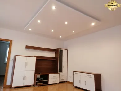 Na prenájom 3-izbový byt, 65 m², Nová Baňa