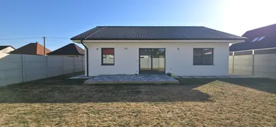 Na predaj 2-izbový dom, 105 m², Horné Zelenice