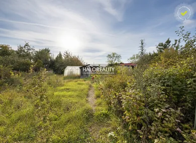 Na predaj pozemok, 404 m², Komárno