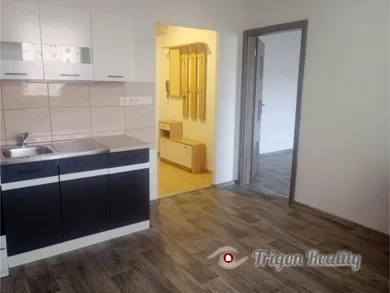 Na prenájom 1-izbový byt, 37 m², Komárno