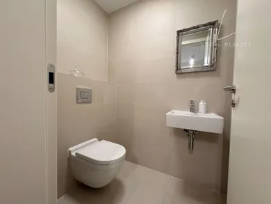 Na prenájom 2-izbový byt, 53 m², Bratislava-Staré Mesto, Továrenská