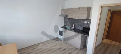 Na prenájom 1-izbový byt, 38 m², Prievidza, V. Benedikta