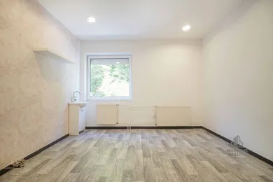 Na prenájom komerčné, 19 m², Nové Zámky, M. R. Štefánika