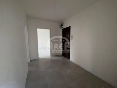 Na predaj 3-izbový byt, 68 m², Michalovce