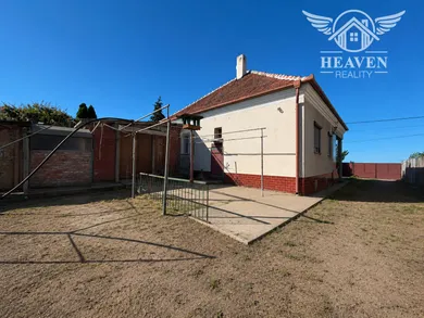 Na predaj 4-izbový dom, 110 m², Nesvady, Slnečná