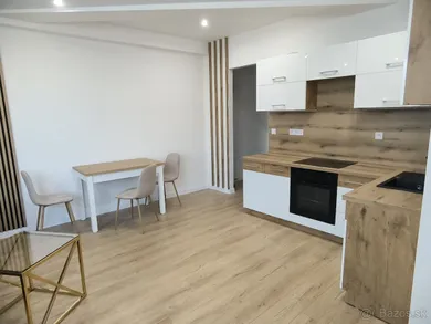 Na prenájom 2-izbový byt, 38 m², Michalovce, Nám. Osloboditeľov
