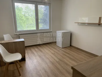 Mieszkania na wynajem, 1-pokojowe, Levice · €500