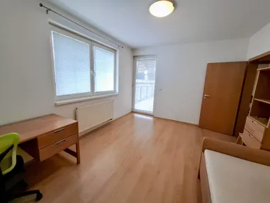Na prenájom 3-izbový byt, 96 m², Bratislava-Nové Mesto, Na Zlatej nohe