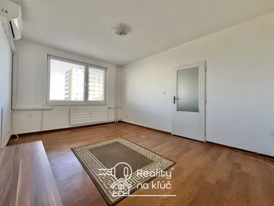 Na predaj 1-izbový byt, 38 m², Nové Zámky, Nábrežná