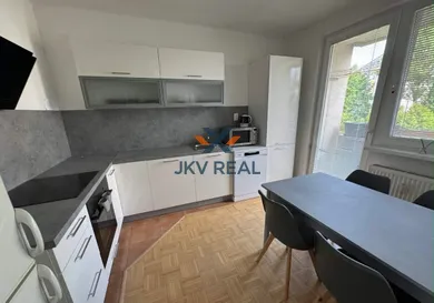 Na prenájom 5-izbový byt, 96 m², Žilina, Javorová