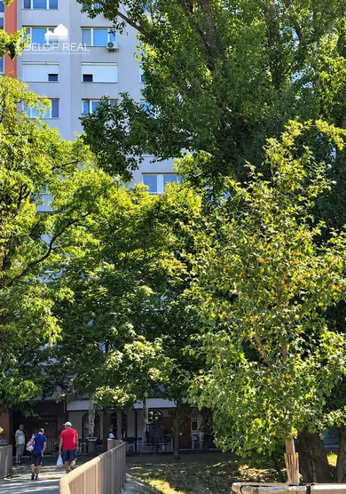 Na predaj 1-izbový byt, 36 m², Bratislava-Petržalka, Rovniankova