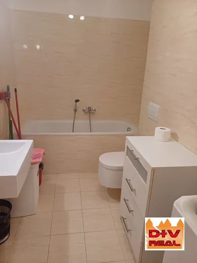 Na predaj 2-izbový byt, 58 m², Bratislava-Petržalka, Budatínska