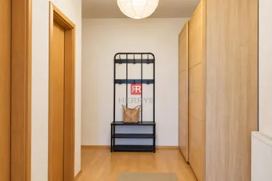 Na prenájom 1-izbový byt, 45 m², Bratislava-Petržalka, Vyšehradská