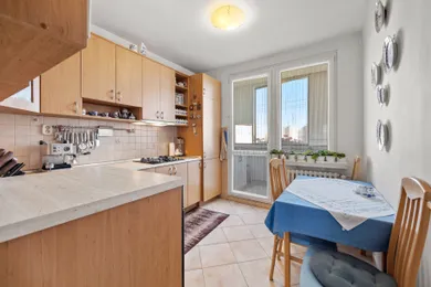 Na predaj 4-izbový byt, 82 m², Bratislava-Petržalka, Belinského