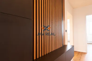 Na predaj 4-izbový byt, 74 m², Bratislava-Vrakuňa, Slatinská