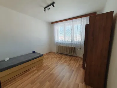 Na predaj 3-izbový byt, 79 m², Pezinok, Štúrova