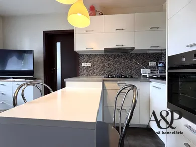 Na predaj 1-izbový byt, 37 m², Senica, Hollého